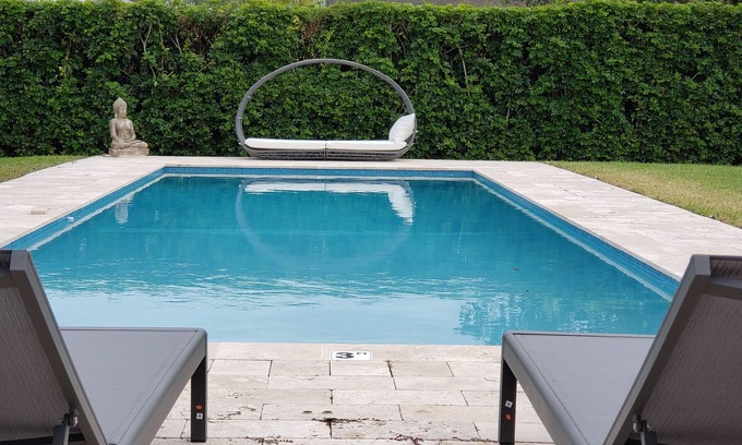 Homestead House | Pool guesthouse your hidden paradise! 40 ft. long pool, private hot tub