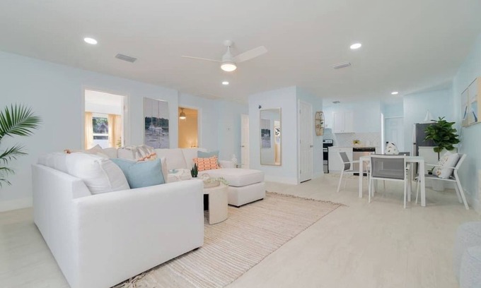 West Palm Beach House | POOL Home 2 - Renovated 3bd/2ba near Downtown