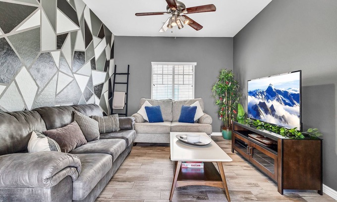 Gilbert House | *POOL*HOT TUB*GRILL*KING/QUEEN BEDS*