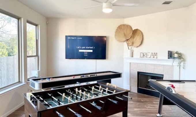 Pflugerville House | Pool/hot tub LUXE HUGE 4Rrms 10Beds Game rm near Kalahari!