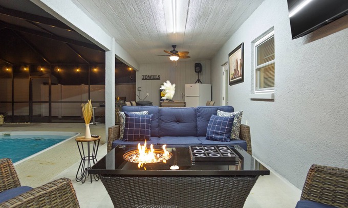 Town N County Park House | POOL HOUSE*JACUZZI*NEAR AIRPORT*BUSCH GARDENS* Raymond James Stadium*Beaches.