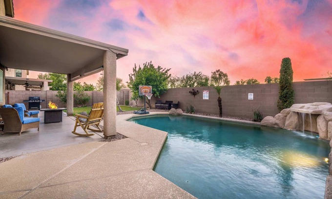 Peoria House | POOL, King Bed, Grill, Pool Table