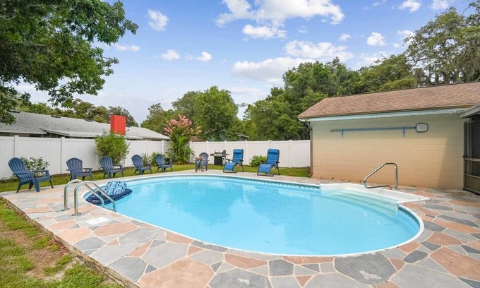 Bearss Plaza House | Pool Oasis | Karaoke | 5G | Theater 135" | Grill