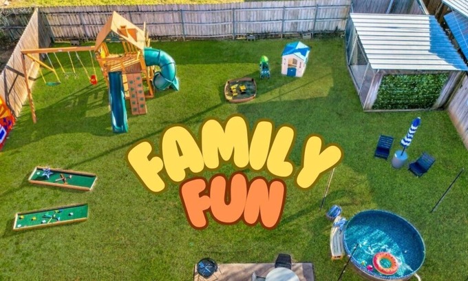 Arlington House | Pool - Playset - Stadiums - 6 Beds!