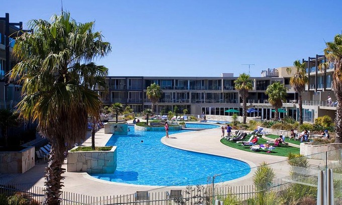 Torquay Apartment | Pool View Hotel Room