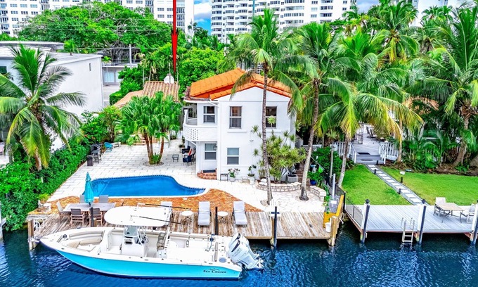 Seven Isles House | Pool & Waterfront! Las Olas+Walk To Beach!