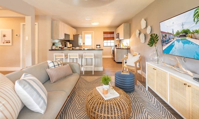 Sunset House | Poolside | 3BR | Pool | Sun Loungers