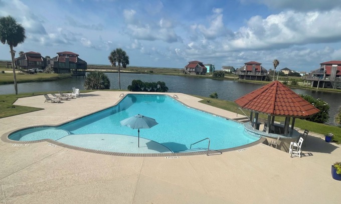 Matagorda Condo | Poolside Condo with Gulfview - Bahia de Matagorda Clubhouse