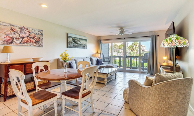 Beachwalk Condo | Poolside Fun & Ocean Strolls: Harbor Island Haven!