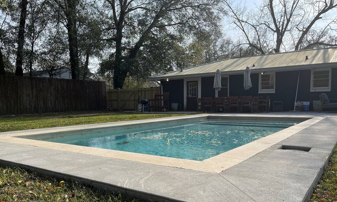 Charleston House | Poolside Fun @ Tropical Bungalow-minutes to Folly!