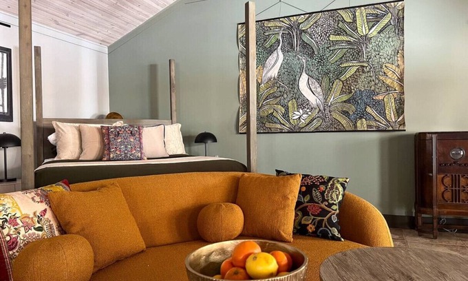 Bellville House | Poolside Guesthouse | unwind at the ferns