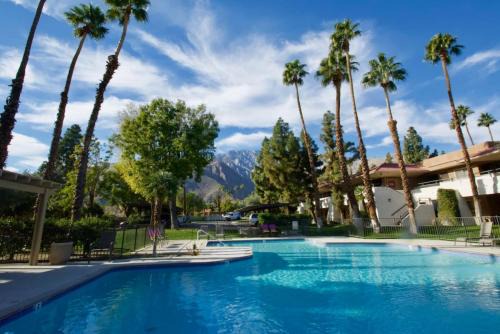 Racquet Club West House | Poolside Palm Springs Getaway