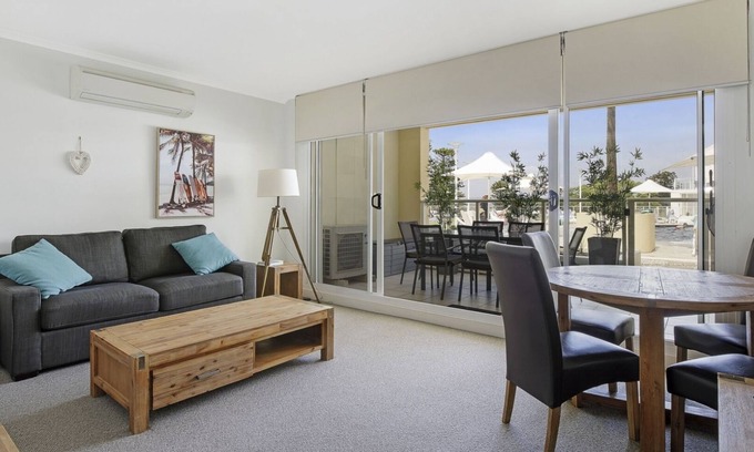 Ettalong Beach House | POOLSIDE PARADISE ETTALONG BEACH RESORT