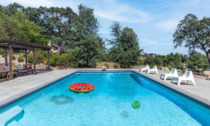 Templeton House | Poolside Paradise in Wine Country- Templeton, Ca