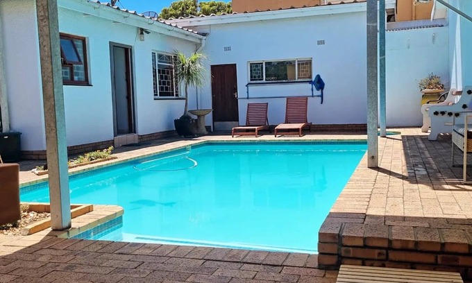 Cape Town Apartment | Poolside Paradise