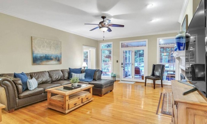 Inman House | Poolside Retreat @ Lake Bowen~ 30 Min Greenville