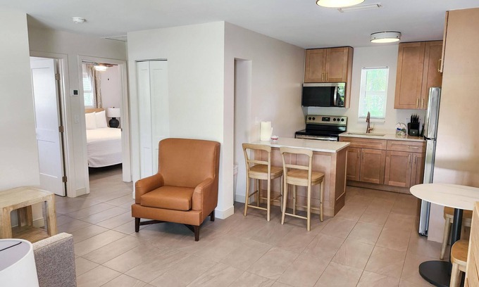 Marco Island Hotel | Poolside Two Bedroom Suite