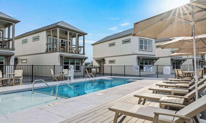 Georgetown House | Poolside Villas @ Winyah Bay Club!