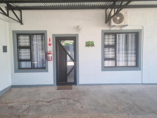 Keetmanshoop Apartment | Pooltjie's Self-catering Overnight