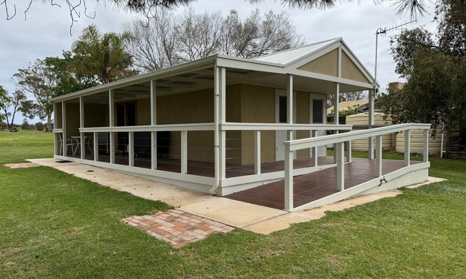 Warrow Cabin | Poona Farm Estate - The Lodge