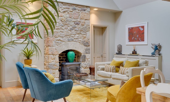 Alnmouth Apartment | Pope Lodge at Hallsteads: Stunning Stone Coach House Conversion