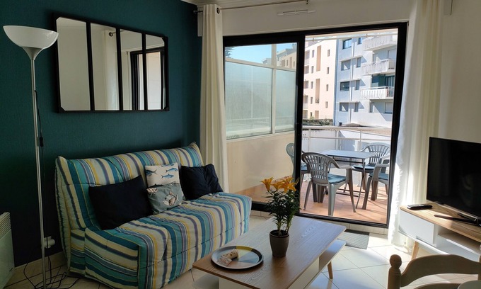 Pornichet Apartment | Pornichet La Baule Bright T2, with garage, 30m from the beach. 3* gîte