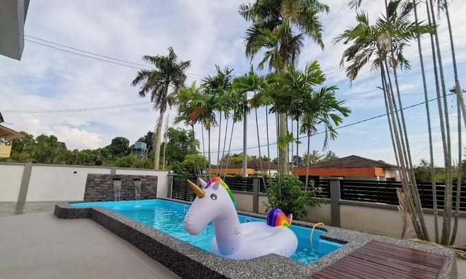 Taman Pantai Dickson House | Port Dickson Pool Villa - Ruma66 (Up to 22 Pax)