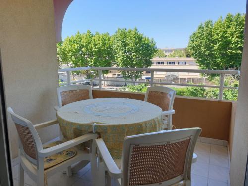 Frejus Port Apartment | PORT FREJUS Studio Cabine 100m des plages 4 Person