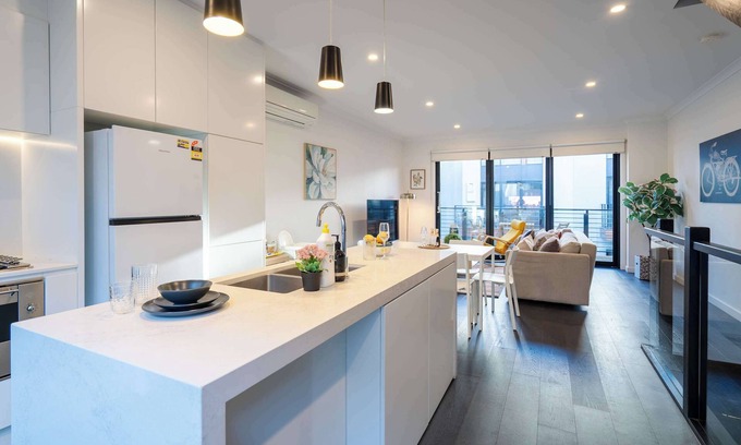 Port Melbourne House | Port Melbourne 3-level TH *FreeParking *Smart TV