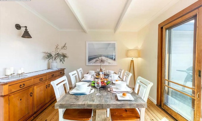 Nelson Bay House | Port Stephens Home walk to the Beach and Town Centre