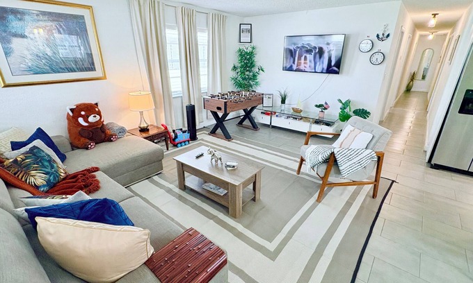 Downtown Miami House | PortHouse close to PortMiami & Wynwood 4BR/2BA/8pp