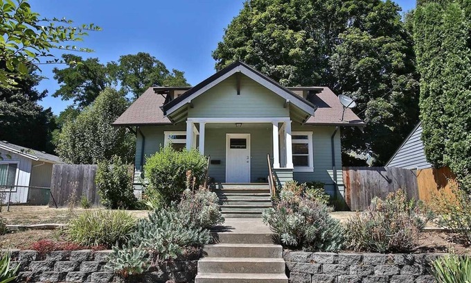 Montavilla House | Portland Bungalow Near Shops, restaurants and airport!