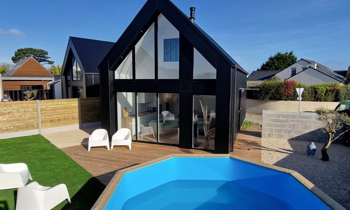 Ploudalmezeau House | Portsallaise poolside, 300m from the beach