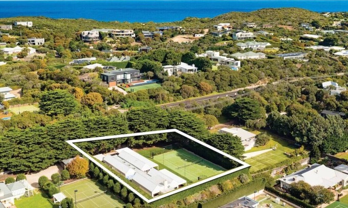 Portsea House | Portsea Palatial, splendid & spacious!