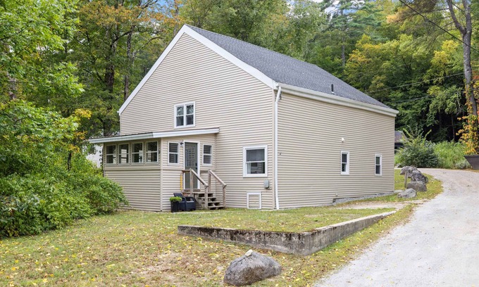 Bradford House | Post & Beam - 4 Bedroom 1 Bath Home On Pond - Shared 4 Bedrooms Available