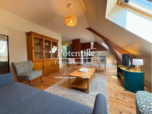 Saint-Martin-de-Brethencourt Apartment | Potentille - Village center apartment