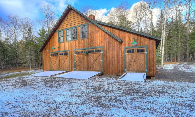 Oquossoc House | Potters Place Bunkhouse - Luxurious bunkhouse includes handicap accessible main floor living area