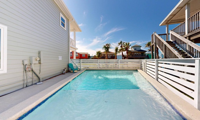 Safe Harbor House | PP627 Private Heated Pool, Golf Cart Included, Parking for 6