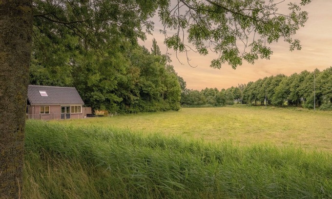 Hantum House | Prachtig Huisje in het Groen met Uitzicht Over de Landerijen, aan de Waddenkust