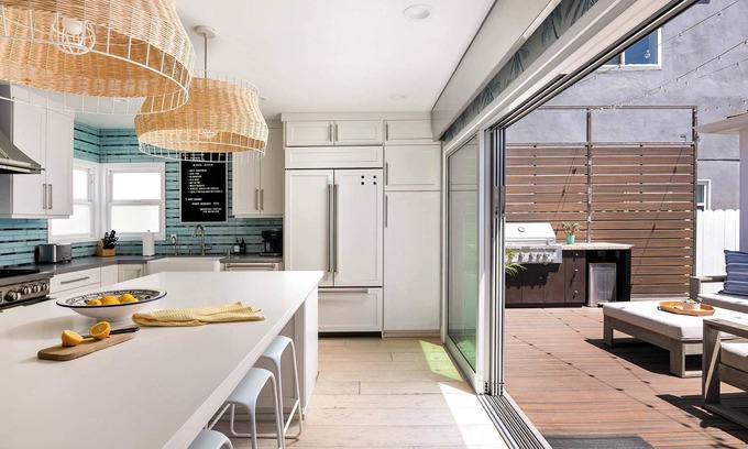 South Mission Beach House | "Pray for Surf" house, Steps to the Beach and Bay!