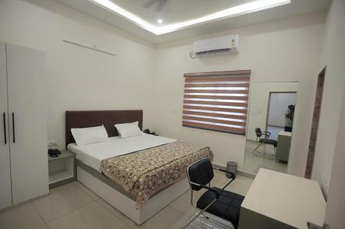 Bhander Hotel | Prem Sadan, Pandokhar Sarkar Dham
