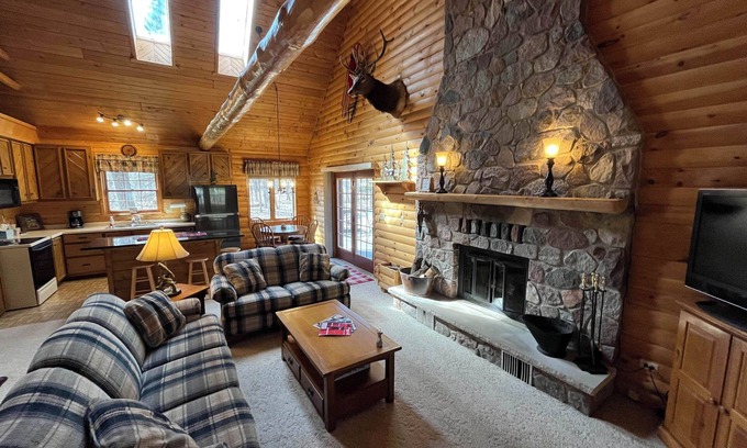 Nekoosa Cabin | Premier Cabin Retreat <2 miles to Sand Valley Golf