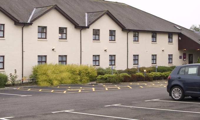 Newhouse Hotel | Premier Inn Glasgow - Motherwell