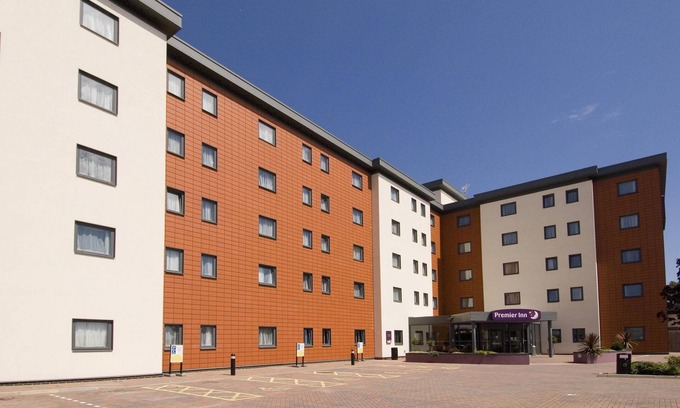 Cosham Hotel | Premier Inn Portsmouth Port Solent