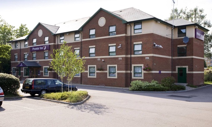 Watford Hotel | Premier Inn Watford North