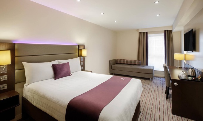 Spetchley Hotel | Premier Inn Worcester - M5 Jct6