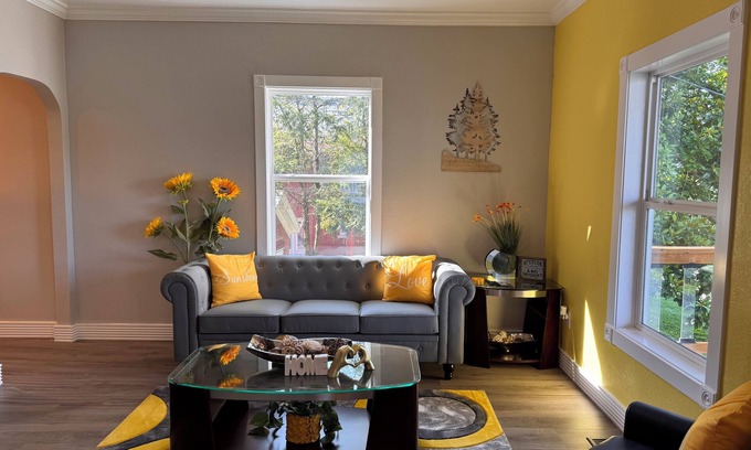 Maysville House | Premier RiverView Vacation Home, Maysville, KY