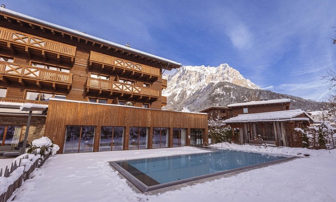 Ehrwald Apartment | Premium apartment with garden