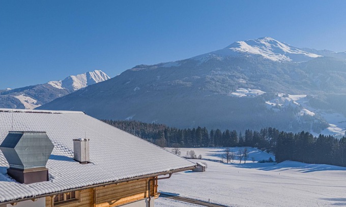 Schonbach Ski Chalet | Premium combination with gondola view and sauna