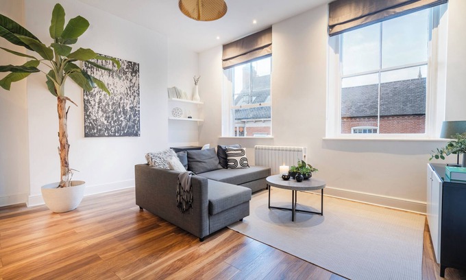 Leicester City Centre Apartment | Premium City Centre Stay - Families/Groups, free travel cot, Smart Tv&Netflix